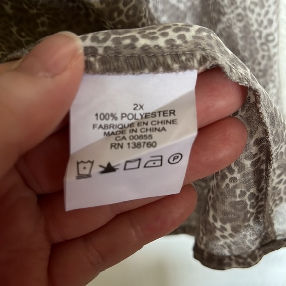 EUC 2X flowy ruffle front sheer blouse - Picture 8 of 9